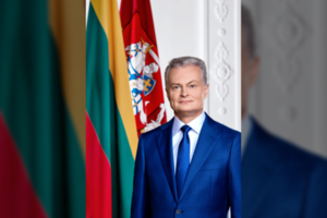 Kelia klausimą – ar aprūpinus valdininkų kabinetus G. Nausėdos portretu, nepamiršo dar vieno