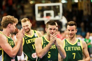 LKF užsimanė pasipinigauti: Lietuvos sirgaliai mokės aštuonis kartus daugiau nei serbai