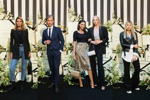 Karolina Toleikytė ir Deimantė Kazėnaitė žibėjo butiko atidarymo renginyje