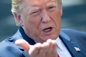 D. Trumpas mato kitų šalių grėsmę JAV, jei prezidentu kitąmet taptų demokratų atstovas