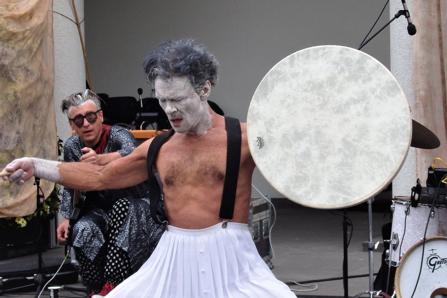 Teatro šamanas B.Šarka pajūrio muzikos festivalio publikai parodys improvizaciją chorui, vadinamajam performeriui ir instrumentams.<br>G.Pilaičio nuotr.