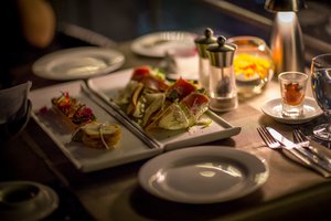 Kur Vilniuje pavalgyti naktį ir ko galima tikėtis