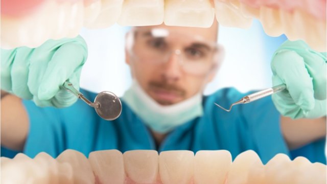 Odontologai iš berniuko burnos pašalino 526 dantis