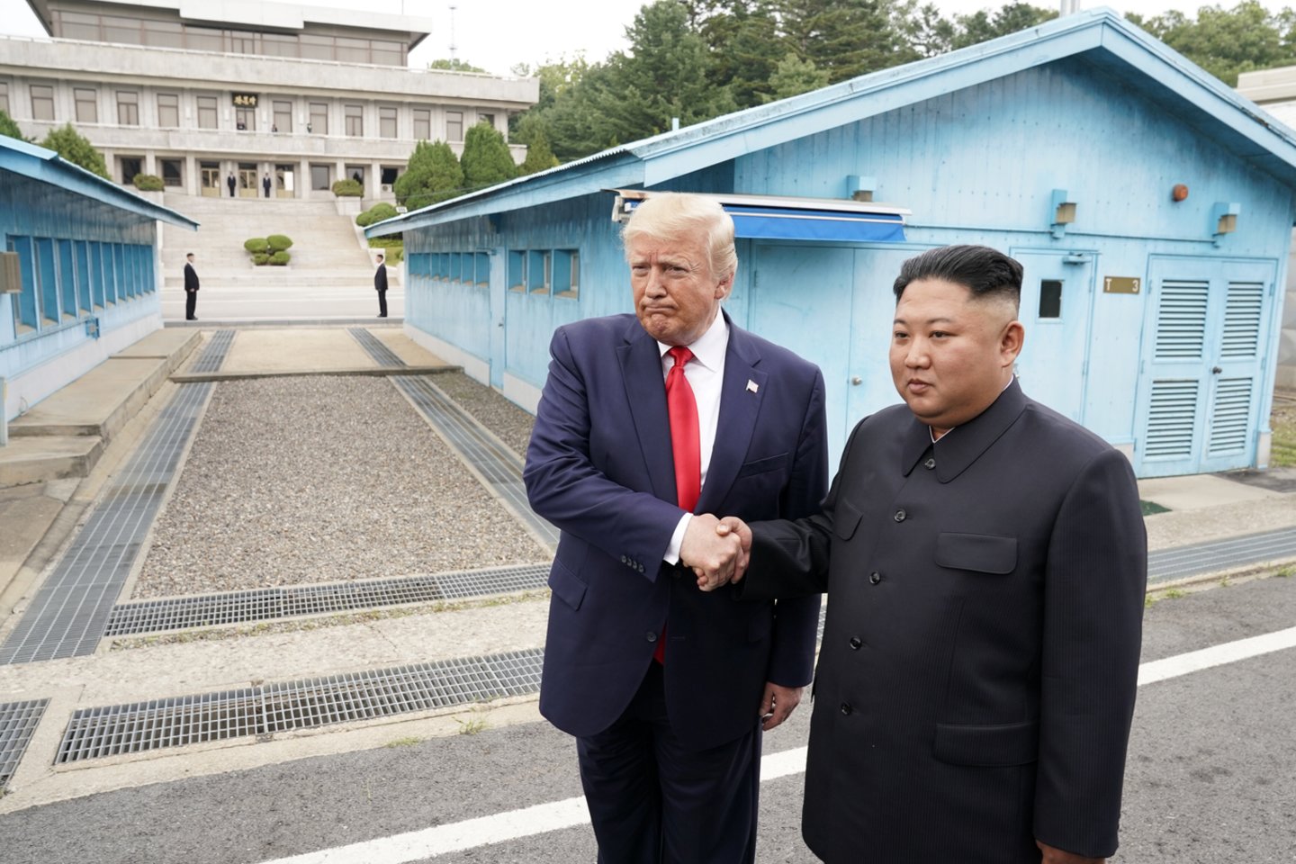 Donaldas Trumpas ir Kim Jong Unas.