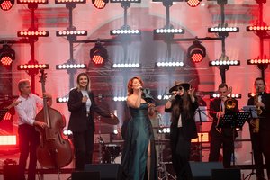 Išskirtiniu aprangos kodu pažymėtas „Tobulas pasimatymas su Erica Jennings“ nepaliko abejingų