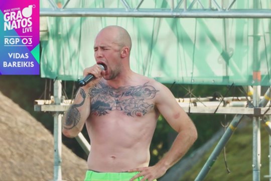 „Granatos live“ scenoje pasirodęs V. Bareikis užkūrė tikrą pirtį – šoko visi 