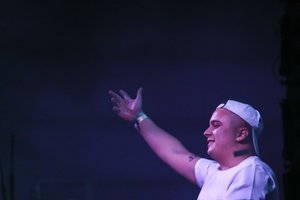  „Granatos Live“ sensacija: tūkstantinę minią šokdino Europą užkariavęs paslaptingas lietuvis Dynoro