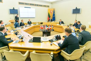 Premjeras S. Skvernelis žada paskatas tarnautojams už Vyriausybės programos vykdymą