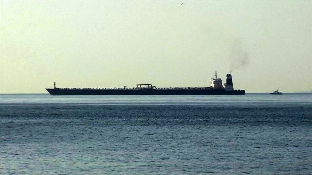Iranas skelbia, kad sulaikė jau trečią tanklaivį per pastarąjį mėnesį
