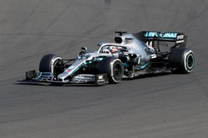 F-1 lenktynių Vengrijos etapą laimėjo britas Lewisas Hamiltonas