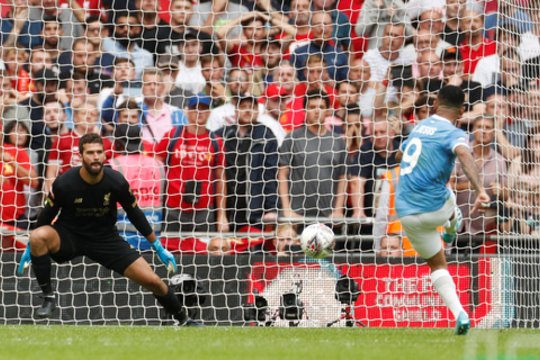 Anglijos futbolo sezono uždanga pakelta: Supertaurėje „Man City“ įveikė „Liverpool“ ekipą