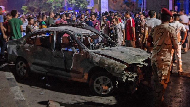 Susidūrus automobiliams įvyko sprogimas: žuvo 19 žmonių, dar 30 sužeista
