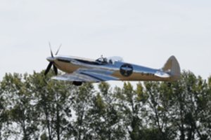 Legendinis Antrojo pasaulinio karo laikų naikintuvas vėl pakilo į dangų
