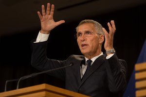 J. Stoltenbergas: „Didžiųjų valstybių varžymasis – viena didžiausių grėsmių NATO saugumui“