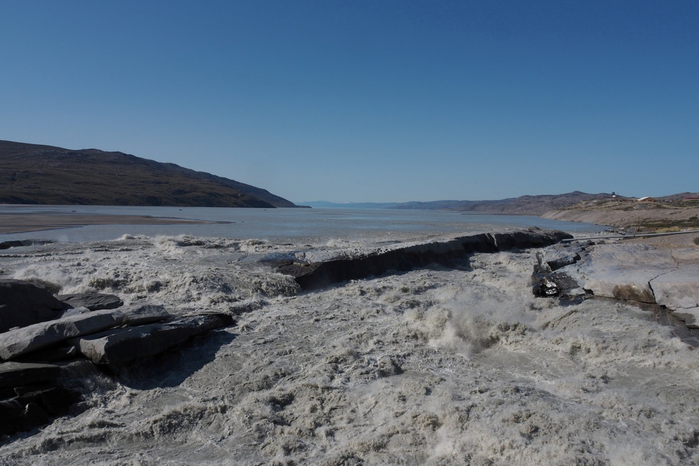  Grenlandijos saloje apleista JAV karinė bazė tirpstant ledui pasistūmė kelis šimtus metrų link ledyno krašto.<br> Reuters/Scanpix nuotr.