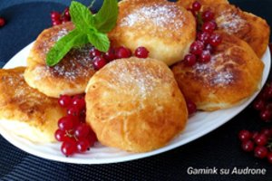 Minkšti ir purūs varškėčiai – beveik kaip bandelės