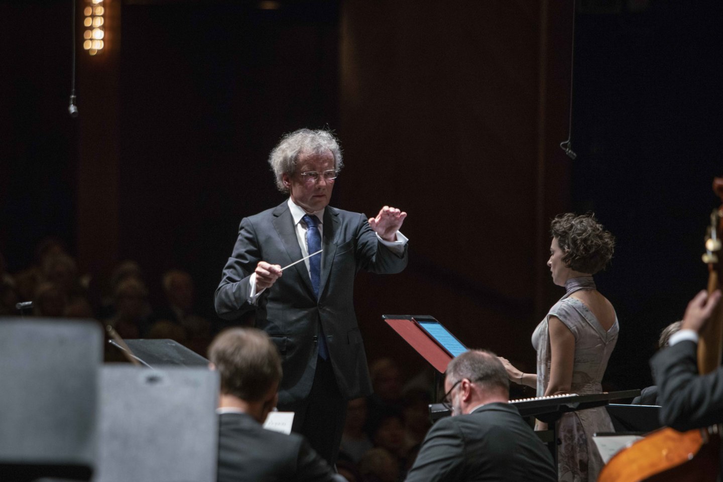 A.Grigorian susitiko su mylimais scenos partneriais – dirigentu F.Welseriu-Möstu ir Vienos filharmonijos orkestro muzikantais ir Zalcburgo festivalio koncerte.<br> M.Borrelli (Zalcburgo festivalis) nuotr.