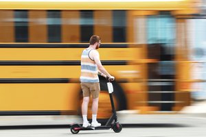 Europa tramdys paspirtukininkus: sugalvojo naujus apribojimus