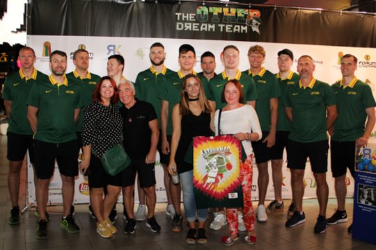  Lietuvos krepšinio rinktinė dalyvavo labdaringame renginyje.<br> G.Keturakytės nuotr.