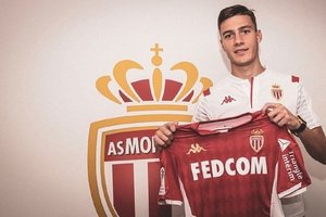 Nušvito Lietuvos futbolo padangė: Edgaras Utkus pasirašė sutartį su „Monaco“ klubu