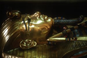 Pirmą kartą per šimtą metų – legendinio faraono karstas išgabentas iš Karalių slėnio