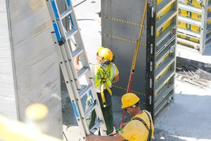 Vyriausybė rengiasi privalomai statybininko kortelei