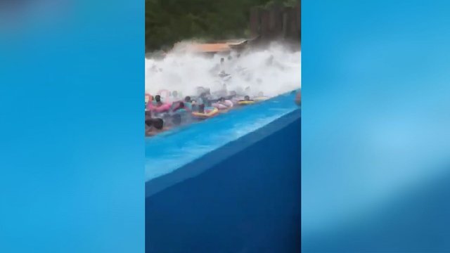 Vandens parke – lankytojų siaubas: sužeisti 44 turistai, vyksta įvykio tyrimas