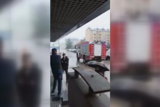 Vaizdai iš Vilniaus teismo: pranešta apie išpiltą gyvsidabrį, sulėkė gausios pajėgos