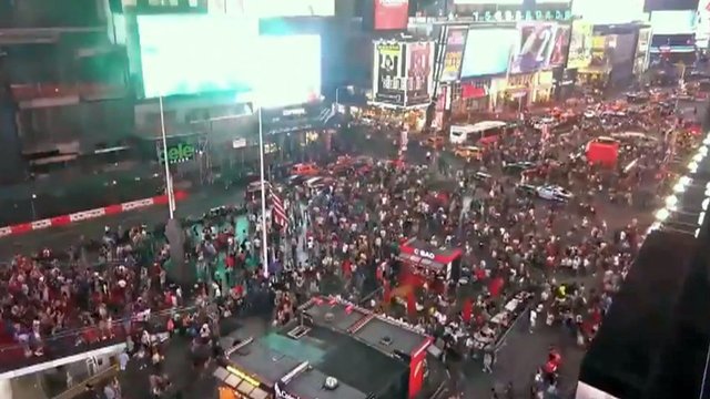 Niujorke sprogusi padanga sukėlė paniką: užfiksuota, kaip minia žmonių išsilaksto į šalis