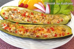Tikras skanumėlis: vištiena ir grybais įdaryti cukinijų laiveliai
