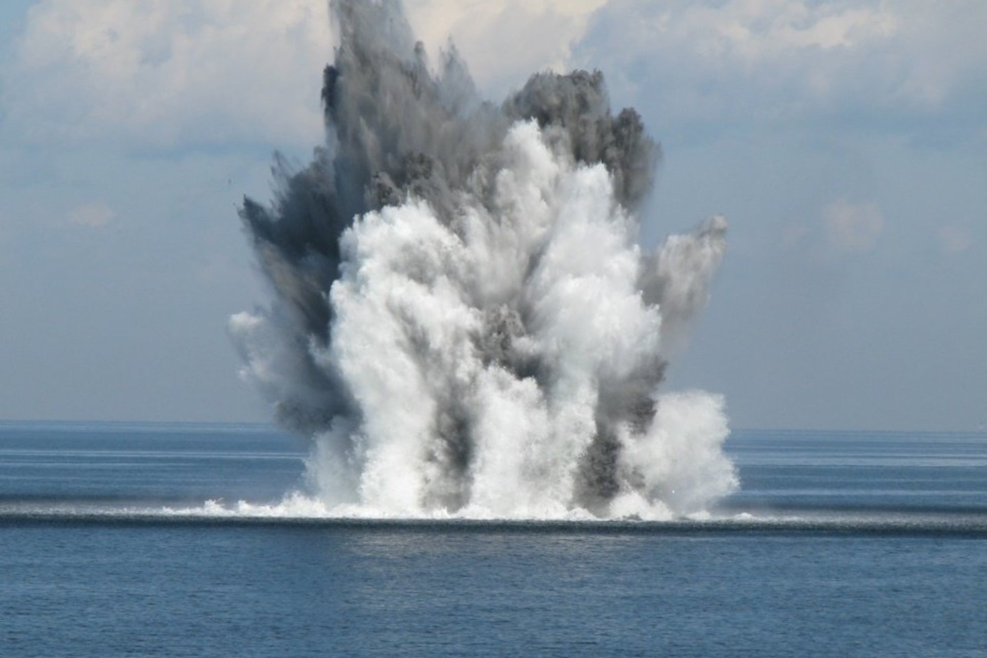  Baltijos jūroje ties Klaipėda Portugalijos kariai neutralizavo pavojingą miną.<br> KJP asociatyvi nuotr.