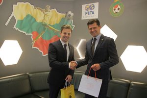 Lietuvoje pristatyta nauja futbolo atmaina – tekbolas