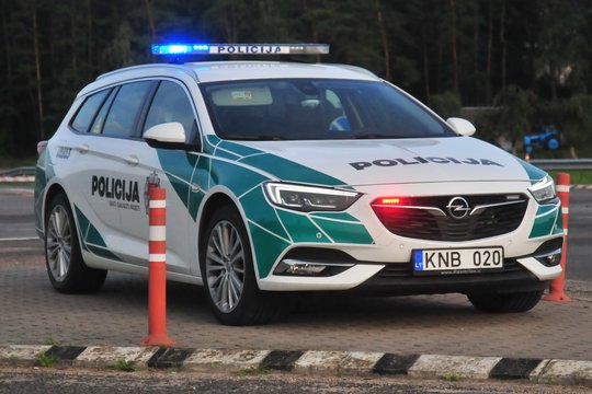 Vilniuje policija gesino konfliktą: moteris saugojo vietą automobiliui, o įpykęs vyras nusprendė jos nepaisyti