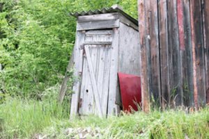 Ministras K. Mažeika dėl lauko tualetų bėdą stumia savivaldybėms