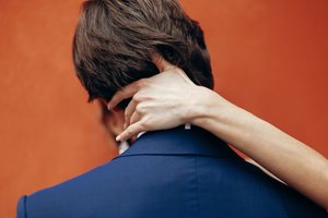 Aistringas bučinys į kaklą nusinešė septyniolikmečio gyvybę