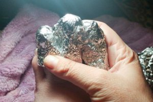 Įvyniokite pėdas į aliuminio foliją. Po valandos nustebsite