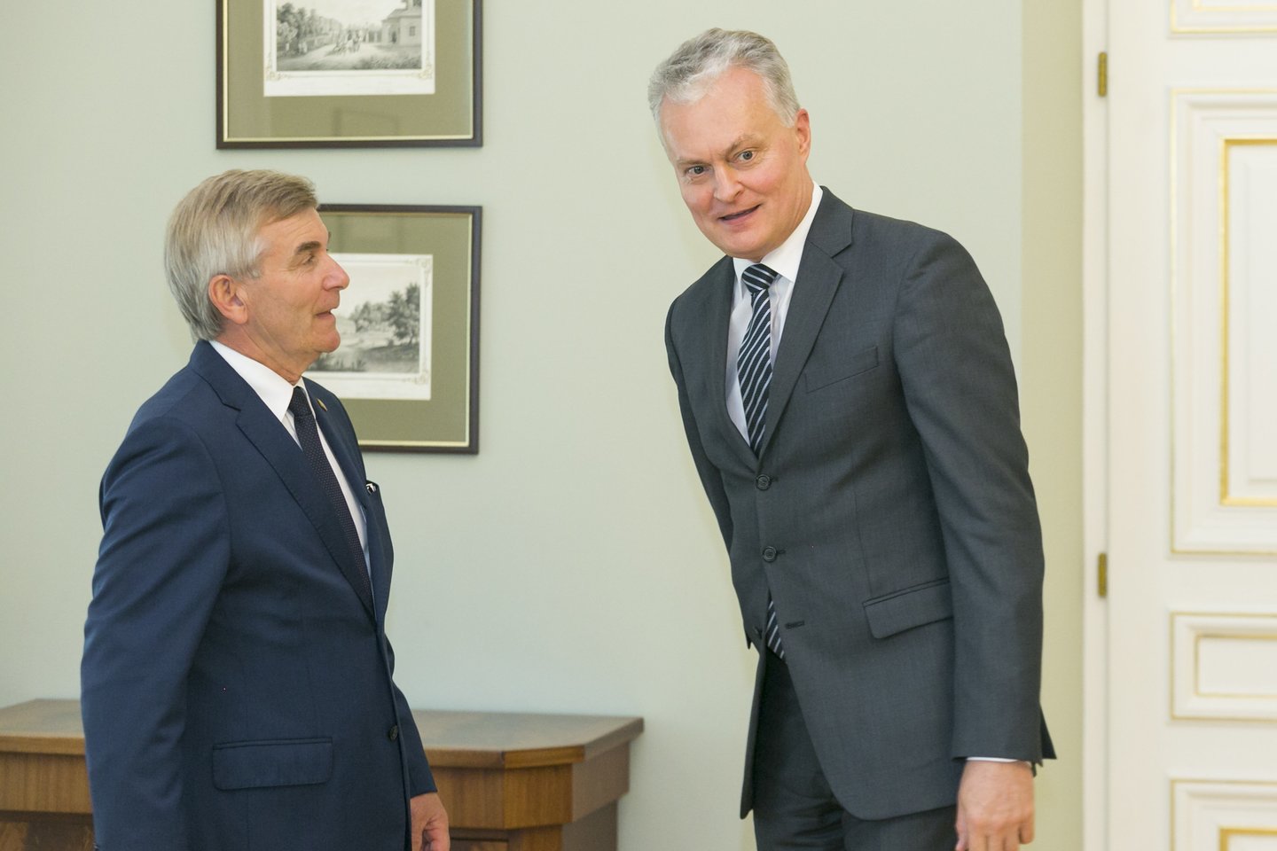 Penktadienį prezidentas Gitanas Nausėda susitiko su Seimo pirmininku Viktoru Pranckiečiu.<br>T.Bauro nuotr.