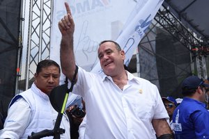 Gvatemalos prezidento rinkimus temdo migracijos susitarimo su JAV šešėlis