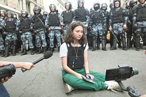 Rusijos masinių protestų simboliu tapusi 17-metė jau žino, kas yra belangė
