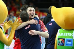 Rusija paskutinę sekundę išplėšė pergalę prieš Italiją, ispanai pranoko Dramblio Kaulo Krantą