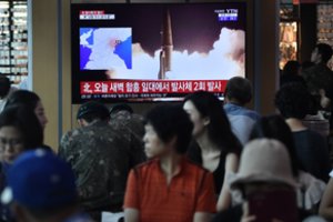 Šiaurės Korėja vėl paleido mažo nuotolio raketų raketų