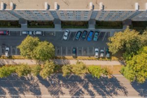 Gavę pinigų, kauniečiai varganą kiemą pakeitė neatpažįstamai