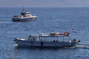 Graikijoje po žmonių gyvybių nusinešusios laivų avarijos sulaikyta grupė prancūzų turistų