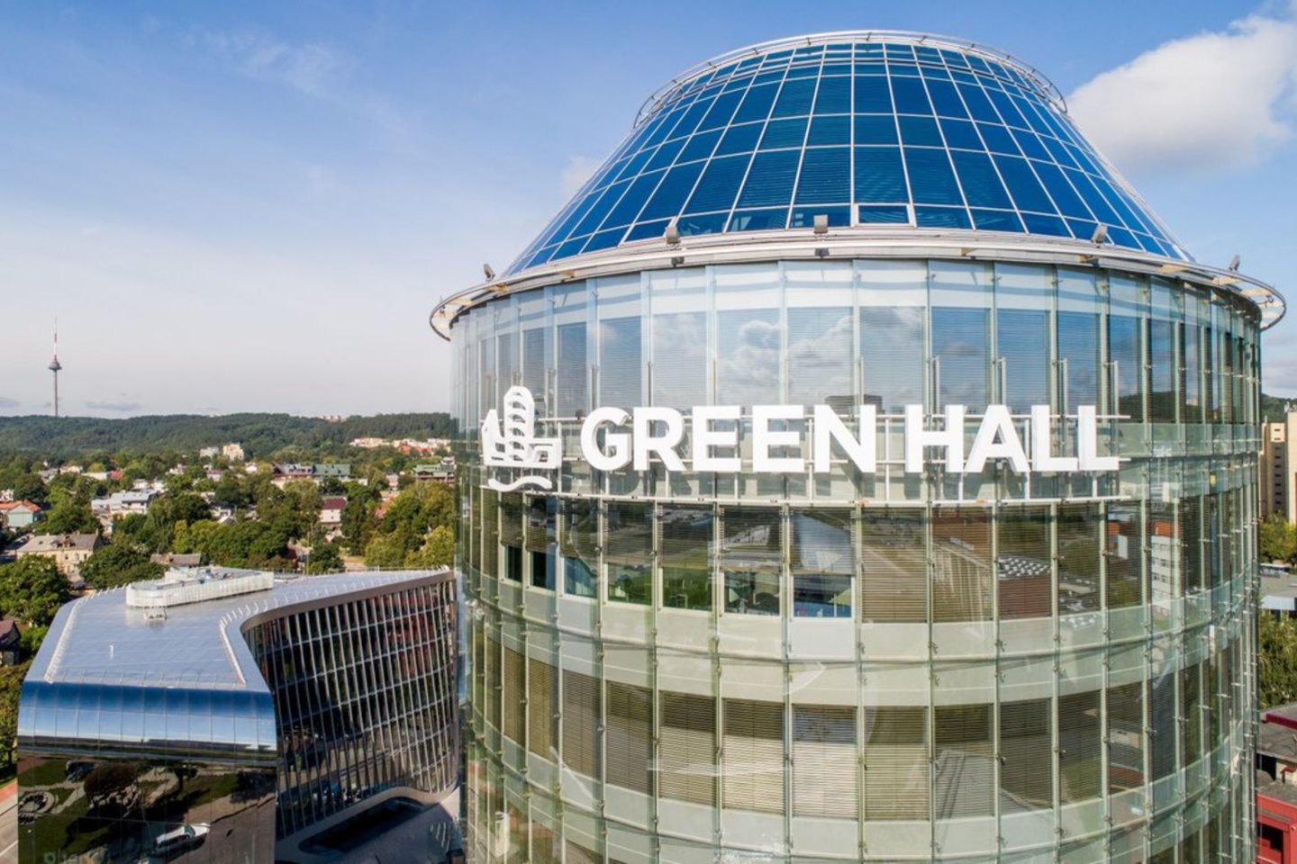 Ant pastato nuo šiol bus matomas atnaujintas „Green Hall“ logotipas.<br>SBA nuotr.