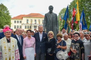 G. Nausėda atidengė paminklą prezidentui A. Smetonai