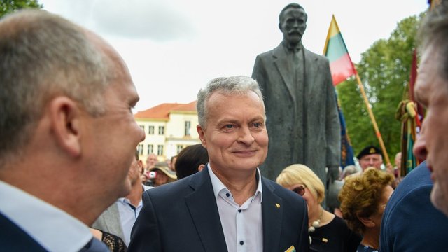 Gitanas Nausėda atidengė paminklą prezidentui Antanui Smetonai