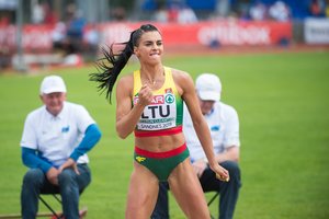 Norvegijos lietus Dovilei Kilty nesutrukdė – trišuolininkė atsidūrė dar centimetru arčiau olimpiados