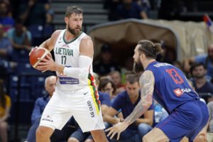 J. Valančiūnas apie žaidimą su D. Saboniu: „Nelabai randame vietos kartu“