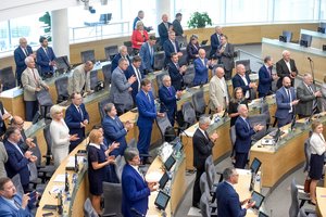 Visuomenės nuomonė dėl valdančiosios daugumos – nevieninga