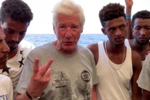 R. Gere'as ir M. Salvini susipyko dėl migrantų: „Tegul vežasi juos į Holivudą“